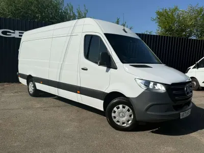 Używany Mercedes Sprinter Premium 148 KM (108 kW) 2023 Biały Van
