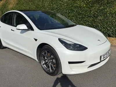 Used Tesla Model 3 Standard Range Plus 366 kW (498 HP) 2021 White Sedan