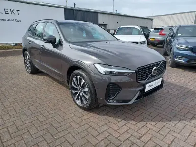 Usado Volvo XC60 Plus 250 HP (183 kW) 2023 Cinzento SUV