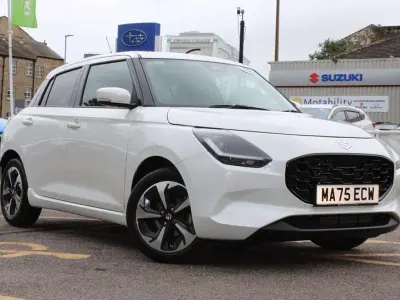 Używany Suzuki Swift 82 KM (60 kW) 2025 Biały Hatchback