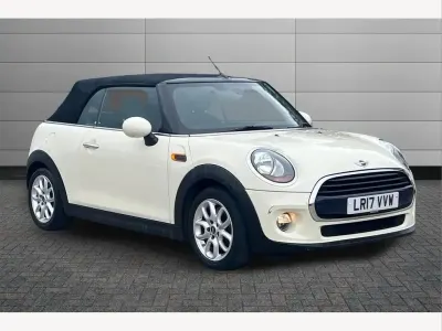 Usado Mini Cooper Cabriolet 136 HP (100 kW) 2017 Branco Cabrios
