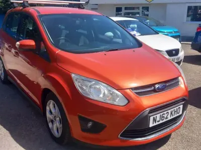 Używany Ford Grand C-Max Zetec 125 KM (91 kW) 2012 Czerwony Minivan