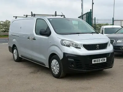 Käytetty Peugeot Expert 120 HP (88 kW) 2019 Hopea Van