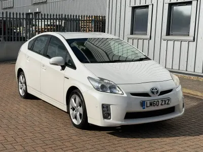 Used Toyota Prius 136 HP (100 kW) 2010 White Hatchback