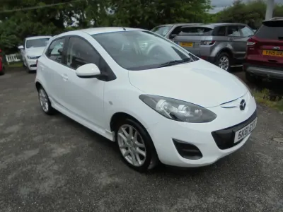 Begagnad Mazda 2 2011 Vit Halvkombi