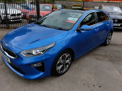 Usado Kia Ceed First Edition 140 CV (102 kW) 2018 Azul Utilitario