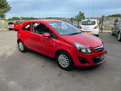 Used Vauxhall Corsa S 65 HP (47 kW) 2014 Red Hatchback