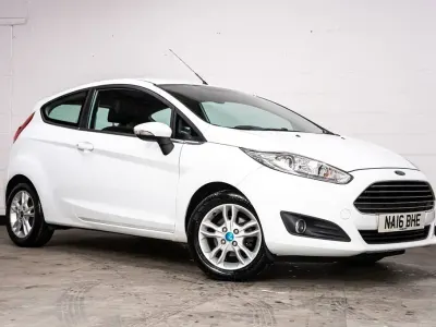 Used Ford Fiesta Zetec 80 HP (58 kW) 2016 White Hatchback