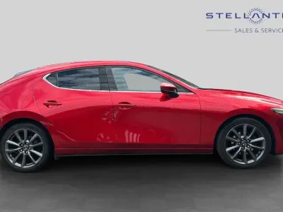 Usado Mazda 3 Inclusive 120 HP (88 kW) 2022 Vermelho Citadino