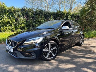 Begagnad Volvo V40 R-Design 122 HK (89 kW) 2016 Svart Halvkombi