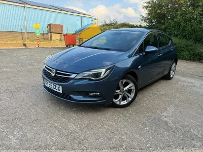 Używany Vauxhall Astra SRi 110 KM (80 kW) 2016 Niebieski Hatchback