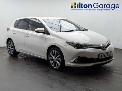 Used Toyota Auris 116 HP (85 kW) 2017 White Hatchback