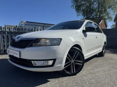 Usado Skoda Rapid Sport 105 HP (77 kW) 2014 Branco Citadino