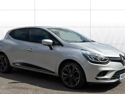 Used Renault Clio Iconic 90 HP (66 kW) 2019 Silver  Hatchback