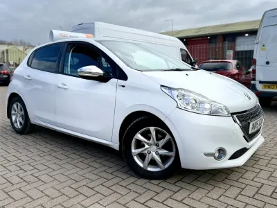 Used Peugeot 208 Style 82 HP (60 kW) 2015 White Hatchback