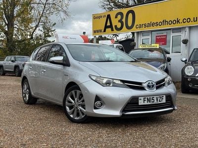 Silver Used 2015 Toyota Auris Estate | £12,987 (Fair price)