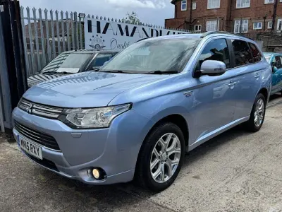Used Mitsubishi Outlander P-HEV 200 HP (147 kW) 2015 Blue Estate