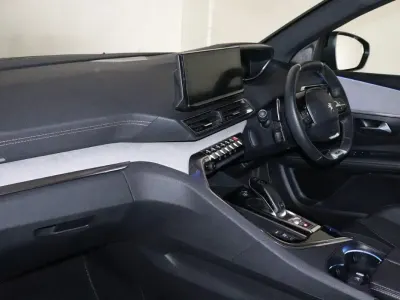 Second-hand Peugeot 3008 Premium 129 CP (94 kW) 2022 Roșu SUV