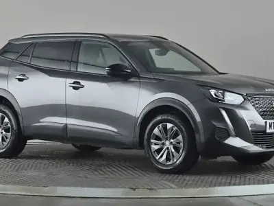 Usado Peugeot 2008 Active+ 101 HP (74 kW) 2023 Cinzento SUV