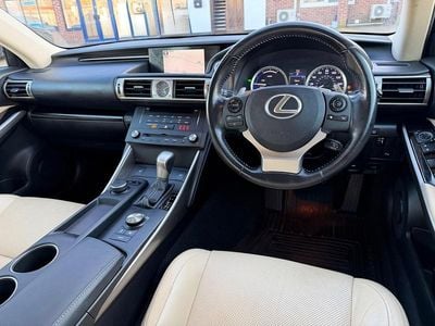 Used Lexus IS300h Executive Line 2015 Red Sedan