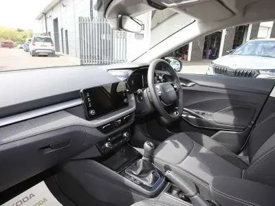 New Skoda Fabia Design Edition 79 HP (58 kW) 2026 Moon white metallic black magic pearl effect Hatchback