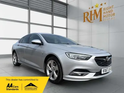 Second-hand Vauxhall Insignia SRi 2017 Argintiu Hatchback