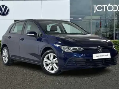 Second-hand VW Golf VIII 130 CP (95 kW) 2022