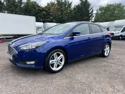 Used Ford Focus Zetec 125 HP (91 kW) 2015 Blue Hatchback