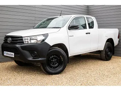 Used Toyota HiLux Active 150 HP (110 kW) 2020 White Pickup
