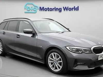 Usado BMW 330e 292 HP (214 kW) 2022 Cinzento Carrinha