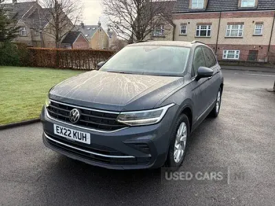 Begagnad VW Tiguan Life 2022 Grå SUV