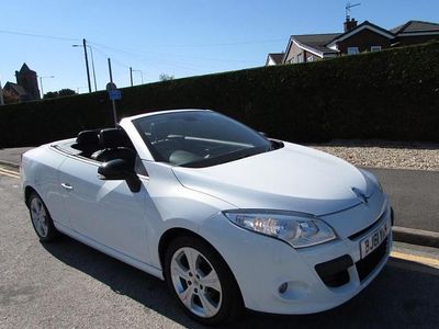 Usado Renault Mégane III Dynamique 130 HP (95 kW) 2012 Cabrios