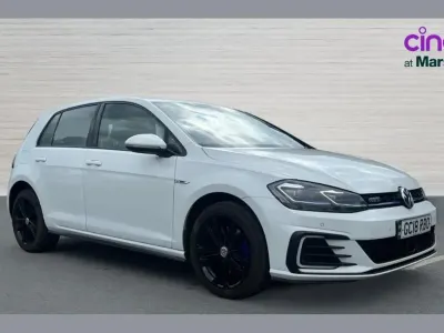 Begagnad VW Golf VII GTE 204 HK (150 kW) 2018 Vit Halvkombi