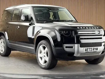 Used Land Rover Defender SE 250 HP (183 kW) 2023 Santorini black SUV