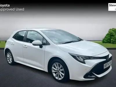 Used Toyota Corolla 140 HP (102 kW) 2024 White Hatchback