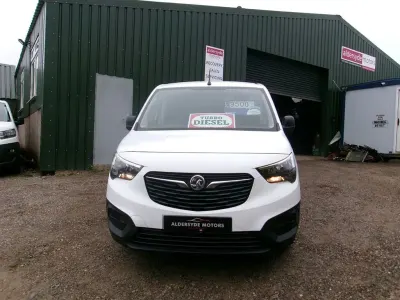 Used Vauxhall Combo 100 HP (73 kW) 2021 White MPV