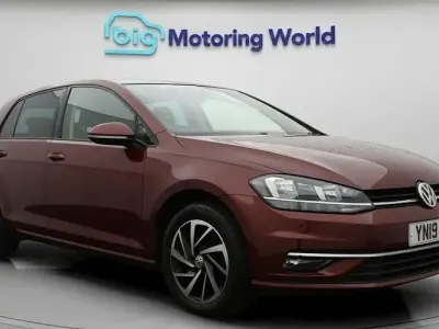 Begagnad VW Golf VII Match 116 HK (85 kW) 2019 Röd Halvkombi