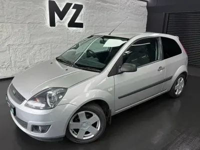 Used Ford Fiesta Zetec 79 HP (58 kW) 2006 Silver Hatchback