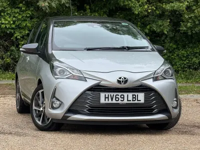 Begagnad Toyota Yaris 111 HK (81 kW) 2019 Silver Halvkombi