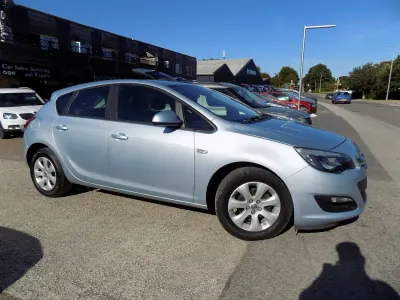 Used Vauxhall Astra Design Edition 2015 Silver Hatchback