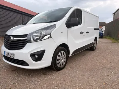 Second-hand Vauxhall Vivaro Sportive 120 CP (88 kW) 2019 Alb Monovolum