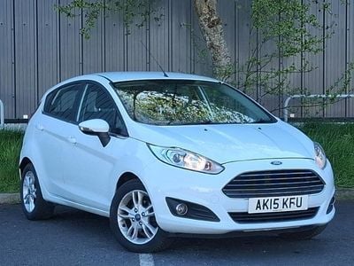 Usado Ford Fiesta Zetec 82 HP (60 kW) 2015 Branco Citadino