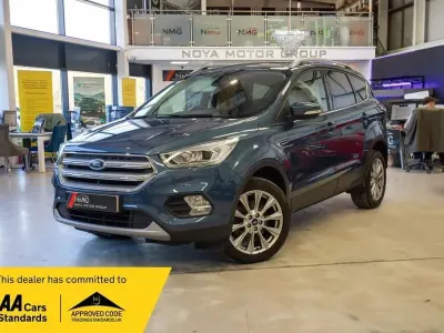 Usado Ford Kuga Titanium 150 CV (110 kW) 2019 Azul SUV