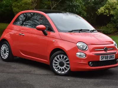 Usado Fiat 500 Lounge 69 HP (50 kW) 2018 Rosa Citadino