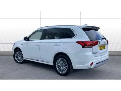 Begagnad Mitsubishi Outlander P-HEV 221 HK (162 kW) 2020 Vit SUV