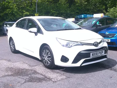 Used Toyota Avensis Active 111 HP (81 kW) 2018 White Sedan