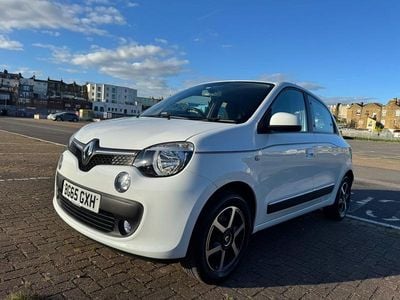 Used Renault Twingo Dynamique 70 HP (51 kW) 2015 White Hatchback