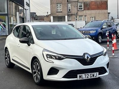 Solid glacier white Used 2022 Renault Clio V Evolution Hatchback | £12,428 (Fair price)