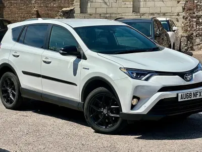 Used Toyota RAV4 Hybrid 197 HP (144 kW) 2018 White SUV
