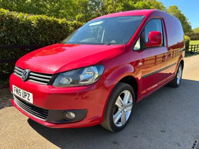 Usado VW Caddy Highline 102 HP (75 kW) 2015 Vermelho Monovolume